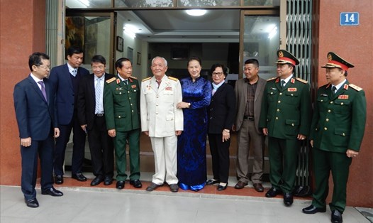 Chủ tịch Quốc hội thăm các gia đình chính sách tại Đà Nẵng.