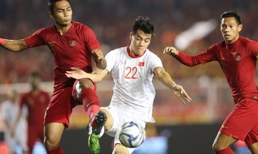 U22 Indonesia (áo đỏ) thua U22 Việt Nam tại 0-3 tại chung kết môn bóng đá nam SEA Games 30 tại Philippines năm 2019. Ảnh: Duy Nam.