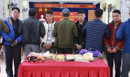 Nhóm đối tượng vận chuyển 30.000 viên ma túy tổng hợp ở Lào Cai. Ảnh: CACC