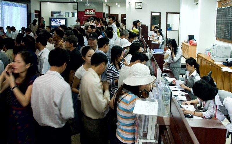 Sàn chứng khoán SSI những năm 2006 – 2007 - Giai đoạn TTCK phát triển nóng, chưa có nhiều công nghệ hiện đại hỗ trợ” . Ảnh TL