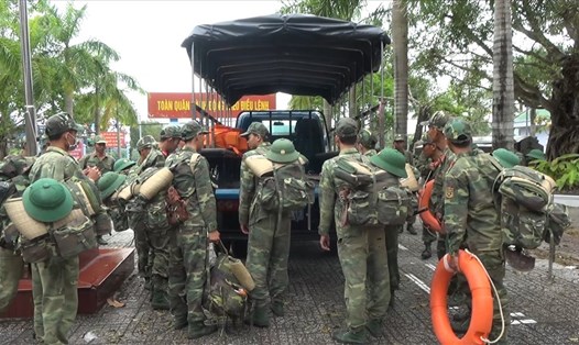 Bộ CHQS tỉnh Kiên Giang đã triển khai nhiều phương án ứng phó áp thấp nhiệt đới, chuẩn bị lực lượng, phương tiện...sẵn sàng giúp nhân dân. Ảnh: PV