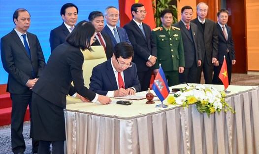 Phó Thủ tướng, Bộ trưởng Ngoại giao Phạm Bình Minh tại Lễ trao đổi Văn kiện pháp lý ghi nhận thành quả phân giới cắm mốc giữa Việt Nam và Campuchia. Ảnh: BNG