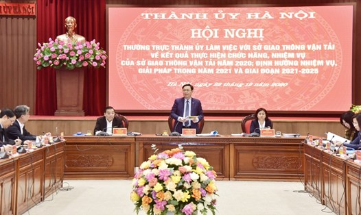 Thường trực Thành ủy Hà Nội làm việc với Sở Giao thông Vận tải. Ảnh: Viết Thành