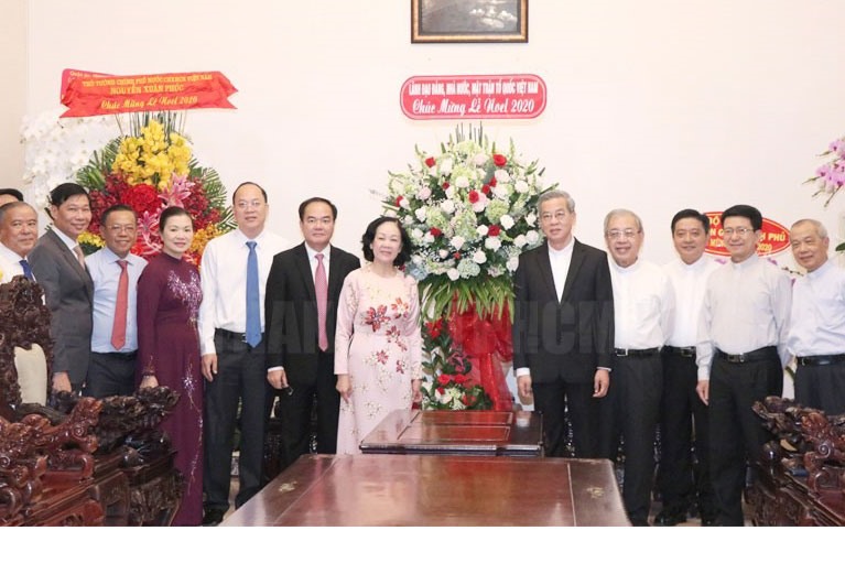 Trưởng Ban Dân vận Trung ương Trương Thị Mai thăm, chúc mừng Tòa Tổng Giám mục TPHCM. Ảnh: S.Hải