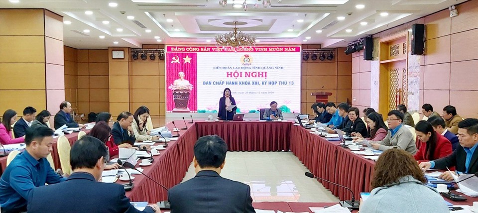 Bà Đỗ Thị Ninh Hường- Chủ tịch LĐLĐ tỉnh Quảng Ninh chủ trì hội nghị Ban Chấp hành khóa XIII, kỳ họp thứ 13  về đánh giá các hoạt động Công đoàn trong năm 2020. Ảnh: Thanh Hằng
