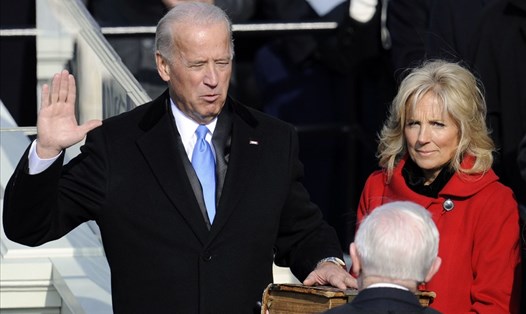 Ông Joe Biden tuyên thệ nhậm chức Phó Tổng thống Mỹ trong chính quyền ông Barack Obama. Ảnh: AFP