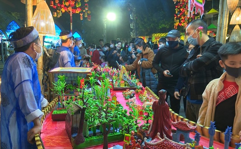 Không gian phố đi bộ hồ Gươm là nơi diễn ra “Không gian văn hóa, du lịch và thương mại tỉnh Hà Giang tại thành phố Hà Nội năm 2020”. Ảnh: Tạ Quang