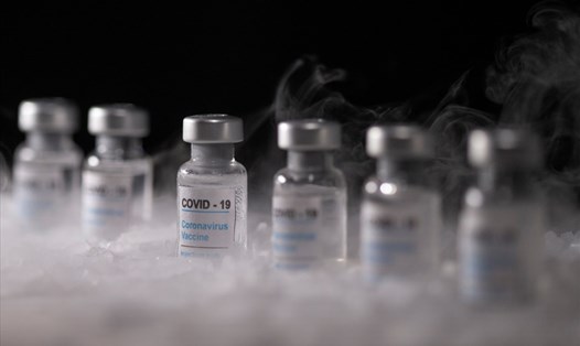 Tất cả vaccine COVID-19 của thế giới, gồm những loại sử dụng theo các chương trình khẩn cấp, vẫn chưa được chứng minh có thể đạt hiệu quả ngăn ngừa 100% virus gây dịch COVID-19.Ảnh: AFP