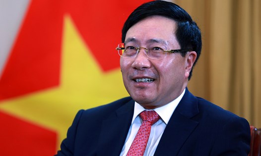 Phó Thủ tướng, Bộ trưởng Bộ Ngoại giao Phạm Bình Minh chia sẻ thông tin với báo chí hôm 24/12, trong đó có vấn đề bảo hộ công dân Việt Nam trong đại dịch COVID-19. Ảnh: VGP