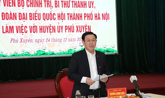 Bí thư Thành ủy Hà Nội Vương Đình Huệ phát biểu kết luận cuộc làm việc. Ảnh: Thanh Hải