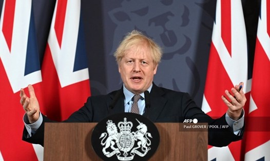 Thủ tướng Anh Boris Johnson tổ chức họp báo trực tuyến thông báo về thỏa thuận thương mại hậu Brexit tại số 10 Phố Downing hôm 24.12. Ông cho biết, thỏa thuận về mối quan hệ trong tương lai của Anh với Liên minh Châu Âu đã đạt được sau các cuộc đàm phán kéo dài chỉ vài ngày trước hạn chót. Ảnh: AFP.