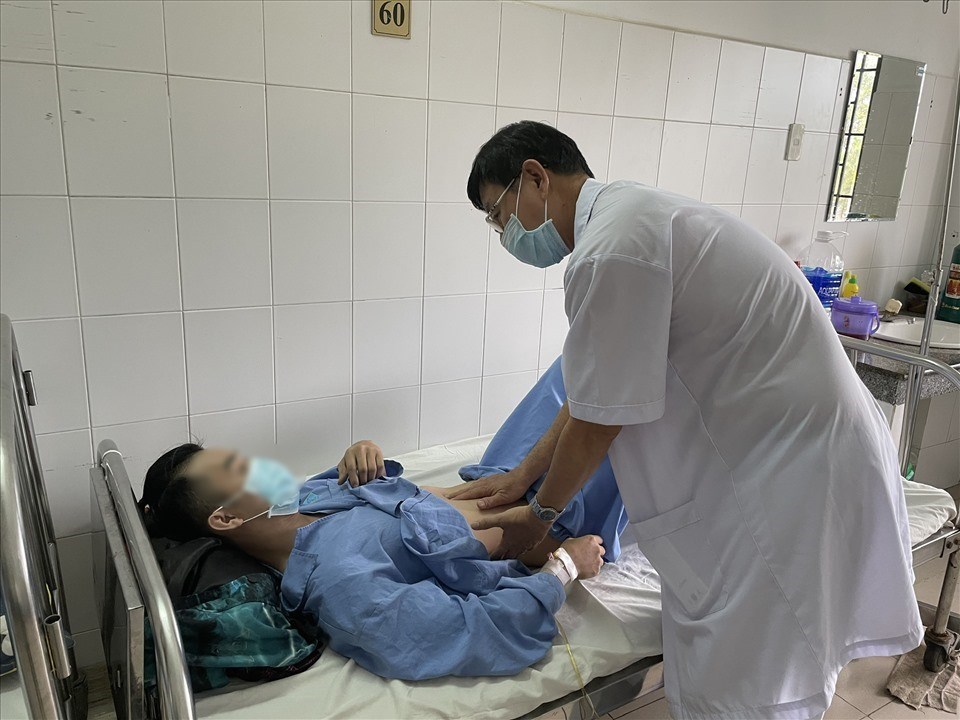 Bệnh nhân có thẻ BHYT đi khám chữa bệnh trái tuyến nếu chỉ cần điều trị ngoại trú, phải tự chi trả 100% chi phí, kể cả khám, chữa bệnh tại bệnh viện tuyến tỉnh hoặc bệnh viện tuyến trung ương. Bệnh nhân có thẻ BHYT đi khám chữa bệnh trái tuyến nếu chỉ cần điều trị ngoại trú, phải tự chi trả 100% chi phí, kể cả khám, chữa bệnh tại bệnh viện tuyến tỉnh hoặc bệnh viện tuyến trung ương.