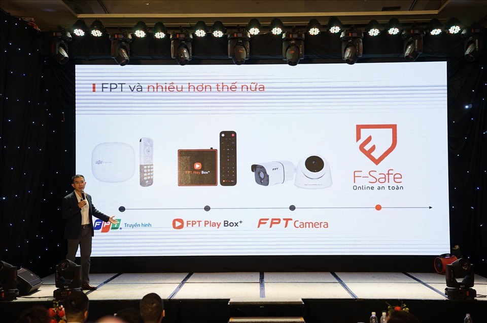 FPT Telecom giới thiệu tính năng bảo mật tiên tiến F-Safe tích hợp trong modem. Ảnh: Yến Ly.