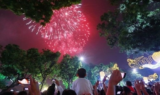Thành phố Hà Nội sẽ tổ chức bắn pháo hoa tầm cao nhân dịp Tết Dương lịch 2021. Ảnh: LD