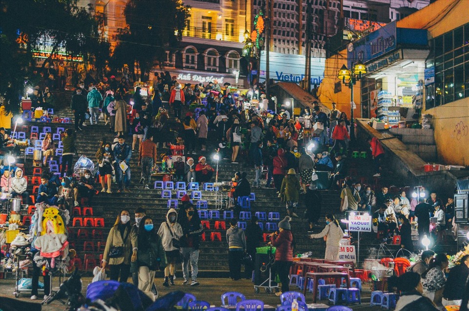 Du khách tham quan tại Đà Lạt. Ảnh: X. Sơn