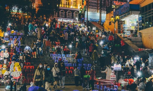 Du khách tham quan tại Đà Lạt. Ảnh: X. Sơn