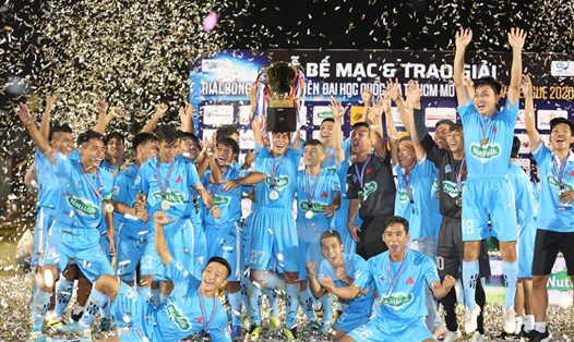Đại học Cần Thơ xuất sắc vô địch SV-League 2020 sau khi thắng Đại học Nông Lâm ở trận chung kết. Ảnh: Thông Nguyễn.