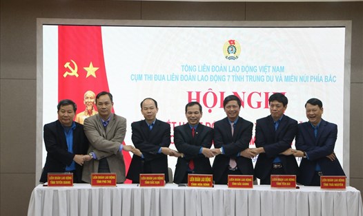 Cụm thi đua LĐLĐ 7 tỉnh Trung du và miền núi phía Bắc ký kết giao ước thi đua năm 2021. Ảnh: Mạnh Cường.