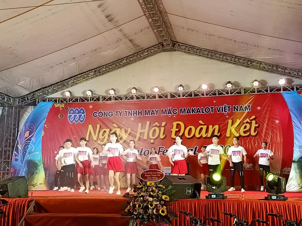 Một tiết mục văn nghệ do người lao động tự biên tự diễn tại Ngày hội. Ảnh: Diệu Thuý