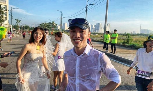 Hình ảnh các runners cosplay với những trang phục khác nhau trên đường chạy tạo màu sắc và vui tươi. Ảnh: FB Nguyễn Hải Đăng.