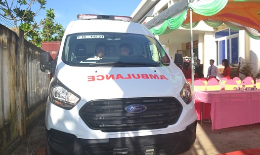 Agribank tặng xe cứu thương cho Lý Sơn sẽ khắc phục tình trạng thiếu hụt xe cứu thương trong thời gian qua tại Trung tâm Y tế huyện đảo.