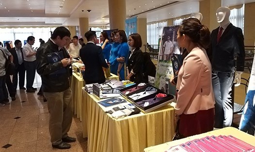 Các doanh nghiệp giới thiệu sản phẩm đạt thương hiệu quốc gia tại Diễn đàn thương hiệu Việt Nam năm 2019. Ảnh Thái Linh.