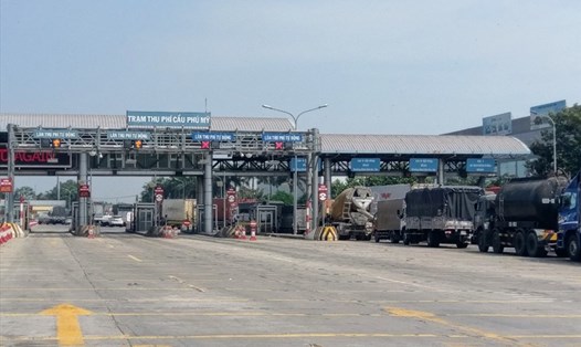 Trạm thu phí cầu Phú Mỹ (quận 2, TPHCM) đã triển khai 8 làn thu phí không dừng (ETC). Ảnh: Minh Quân