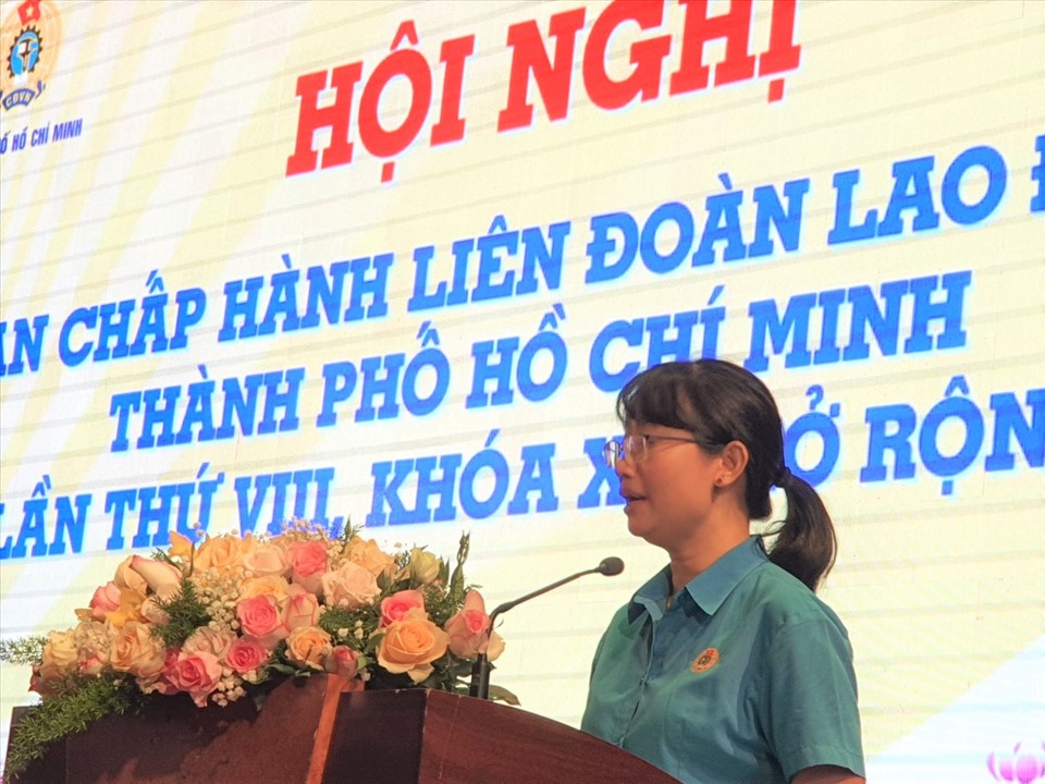 Bà Trần Thị Diệu Thúy, Chủ tịch LĐLĐ TPHCM, phát biểu khai mạc hội nghị. Ảnh Nam Dương