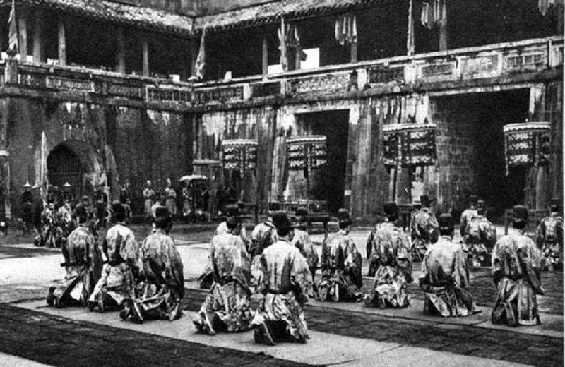 Quang cảnh lễ ban sóc dưới triều Nguyễn (Ảnh tư liệu Trung tâm Bảo tồn Di tích Cố đô Huế).
