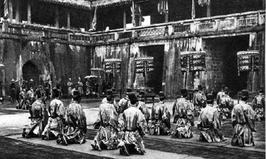 Quang cảnh lễ ban sóc dưới triều Nguyễn (Ảnh tư liệu Trung tâm Bảo tồn Di tích Cố đô Huế).