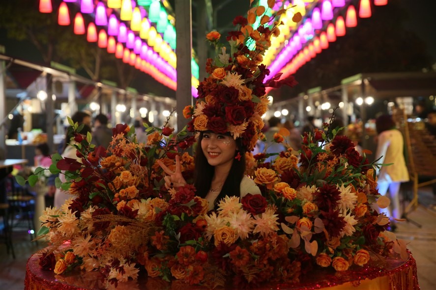 Hạ Long gây chú ý khi tổ chức khu phố ẩm thực đêm. Ảnh: Hà.