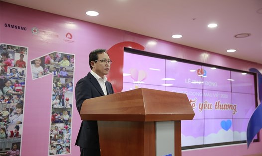 Tổng Giám đốc Samsung Việt Nam Choi Joo Ho phát biểu tại Chương trình hiến máu. Ảnh: Quỳnh Chi.
