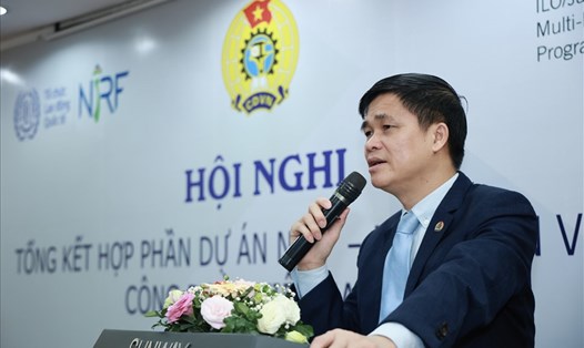 Phó chủ tịch Tổng Liên đoàn Lao động Việt Nam Ngọ Duy Hiểu phát biểu khai mạc tại Tổng kết hợp phần Dự án Xây dựng Khung khổ quan hệ lao động mới đảm bảo tôn trọng Tuyên bố của ILO về những nguyên tắc và quyền cơ bản trong Lao động. Ảnh: Hải Nguyễn