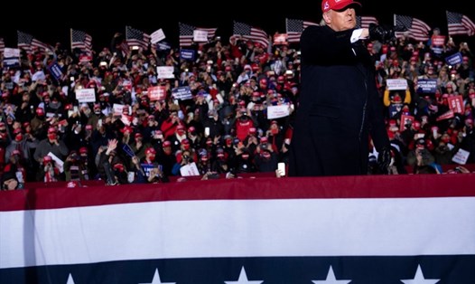Tổng thống Mỹ Donald Trump tại cuộc vận động tranh cử ở sân bay khu vực Kenosha, ở Kenosha, Wisconsin hôm 2.11. Ảnh: AFP.