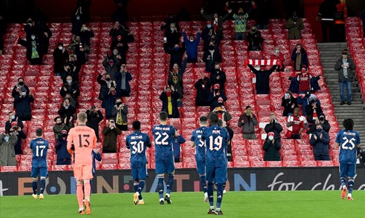 2.000 cổ động viên đã được vào sân để chứng kiến Arsenal thắng trận thứ năm liên tiếp tại Europa League. Ảnh: AFP