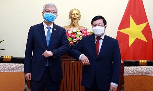 Phó Thủ tướng, Bộ trưởng Ngoại giao Phạm Bình Minh và Thứ trưởng Ngoại giao Hàn Quốc Lee Tae-ho - Ảnh: VGP.