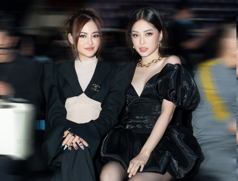 Thùy Anh và Phương Nga diện thiết kế tông đen. Ảnh: NSCC Thùy Anh và Phương Nga diện thiết kế tông đen. Ảnh: NSCC