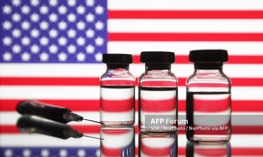 Lô vaccine COVID-19 đầu tiên được phân phối ở Mỹ không đủ số lượng để đáp ứng nhu cầu. Ảnh: AFP