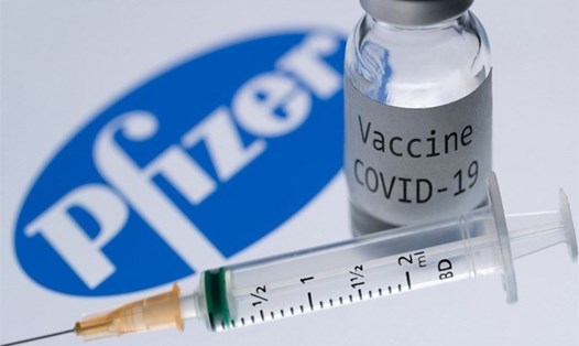 Anh trở thành nước đầu tiên trên thế giới triển khai tiêm chủng đại trà vaccine COVID-19. Ảnh: AFP