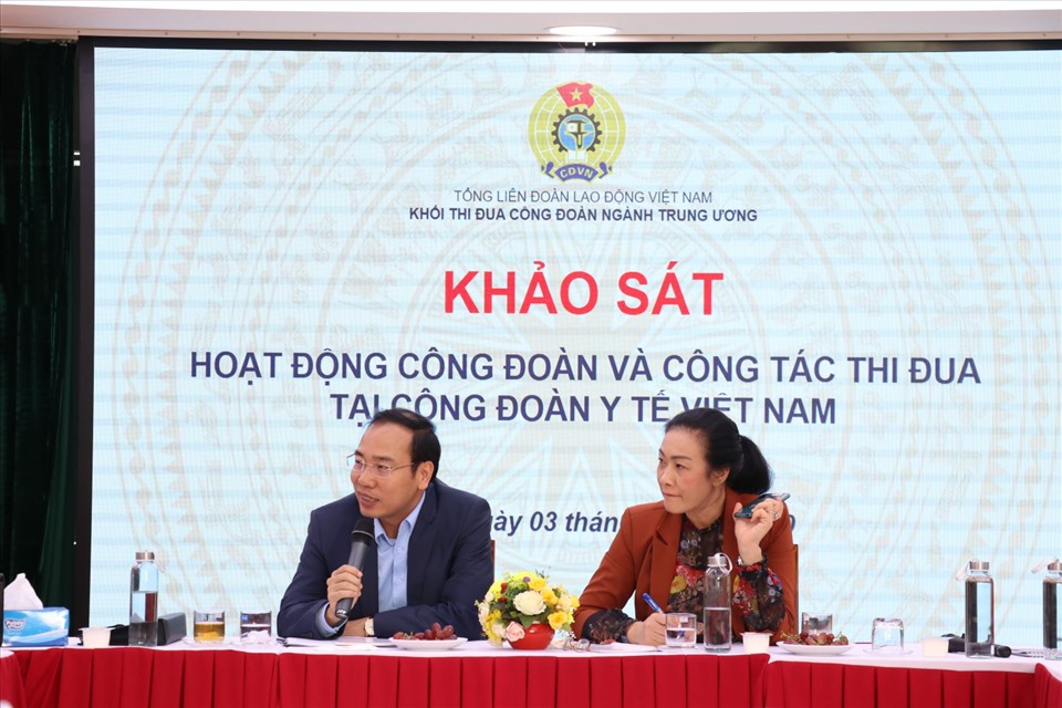 Ông Trần Quang Huy - Chủ tịch CĐ Công thương Việt Nam và bà Phạm Thanh Bình - Chủ tịch CĐ Y tế Việt Nam tại buổi khảo sát. Ảnh: Tiến Hưng.