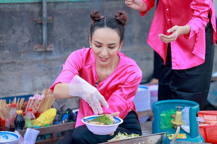 Tập 2 Vietnam Why Not: Hoa hậu Ngọc Diễm nổi bật và "gánh team"