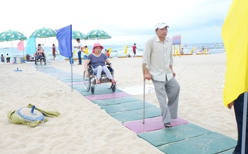 Đà Nẵng mở 24 lối xuống biển dành cho người khuyết tật