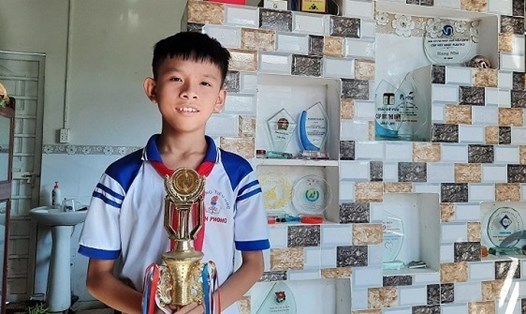 Đại biểu nhỏ tuổi nhất của Đại hội Thi đua yêu nước lần thứ X là Phan Nguyễn Thái Bảo (10 tuổi, học sinh lớp 4A trường tiểu học Bình Phong - Châu Thành - Tây Ninh).