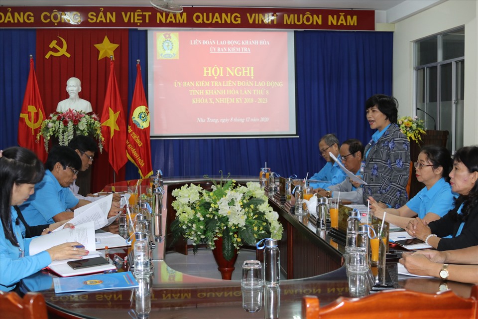 UBKT LĐLĐ Khánh Hoà thông qua nhiều nội dung quan trọng triển khai trong năm 2021 tại hội nghị lần thứ 8. Ảnh: Phương Linh