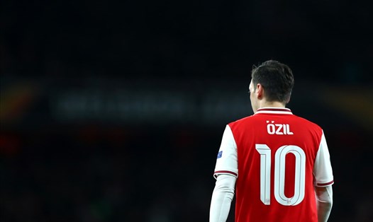 Mesut Ozil có "buông tha" cho Arsenal một cách dễ dàng? Ảnh: AFP