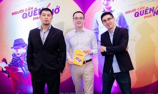Charlie Nguyễn (bên trái) vẫn giữ lịch ra mắt phim "Người cần quên phải nhớ". Ảnh: ĐPDC