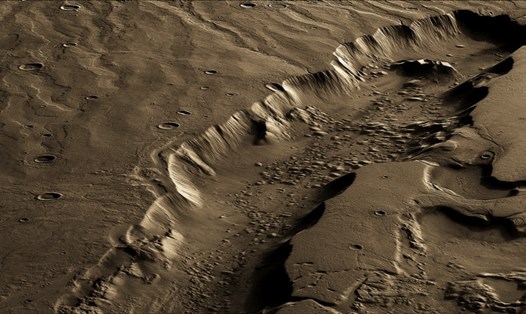 Bề mặt sao Hỏa có dấu hiệu xói mòn do nước. Ảnh: NASA