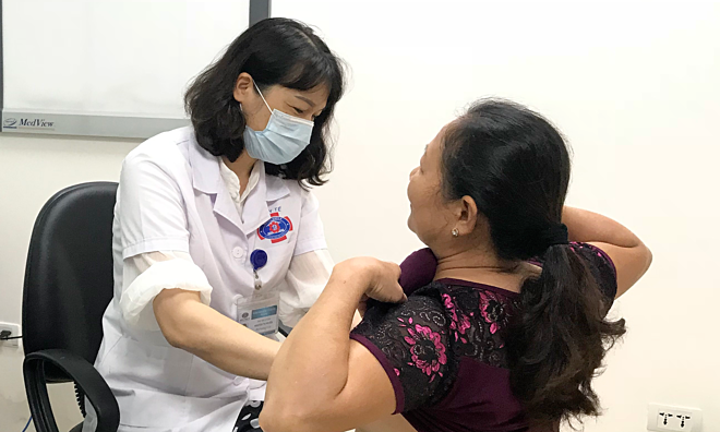 Khám phát hiện bất thường về vú cho phụ nữ. Ảnh: Bệnh viện K.