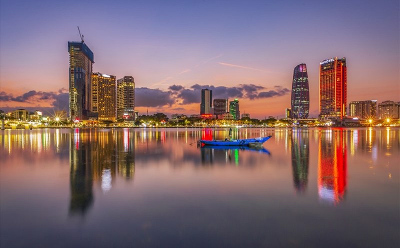 3.000 du khách và người dân sẽ được du ngoạn miễn phí sông Hàn về đêm. Ảnh: Thuỳ Trang