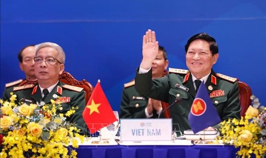 Đại tướng Ngô Xuân Lịch, Ủy viên Bộ Chính trị, Phó Bí thư Quân ủy Trung ương, Bộ trưởng Quốc phòng Việt Nam chủ trì hội nghị. Ảnh: TTXVN.